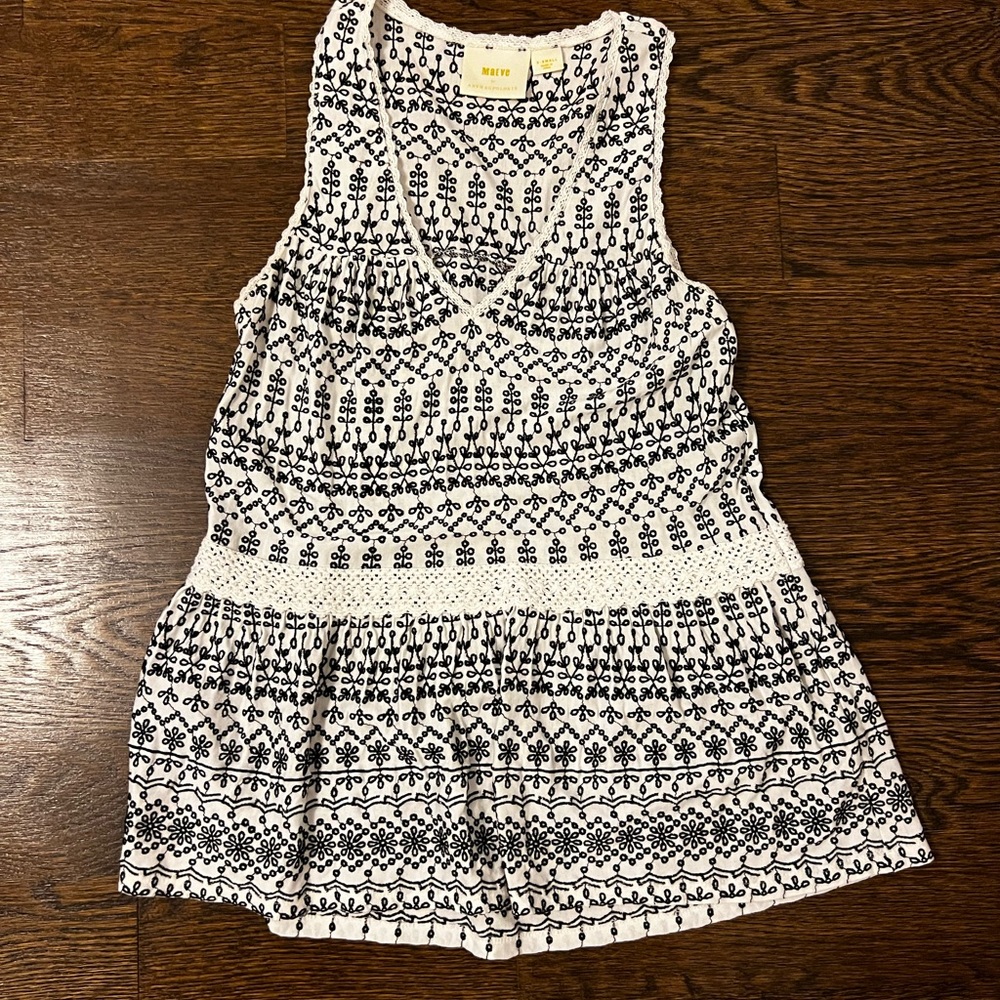 MAEVE ANTHROPOLOGIE Embroidered Black and white tank.